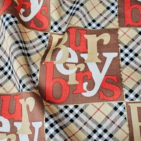 BURBERRY SCARF - Picture 8 of 12